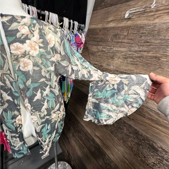 LC Lauren Conrad Green Floral 3/4 Sleeve Blouse - Picture 6 of 9